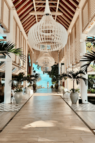 Hotels & Resorts